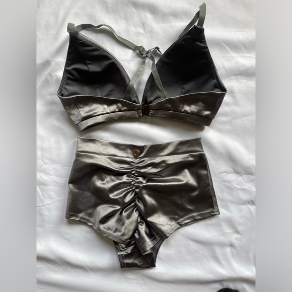 Lunalae high waisted bottom and top in silver Polewear - Picture 3 of 3
